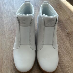 Sorel Off-White Leather Booties